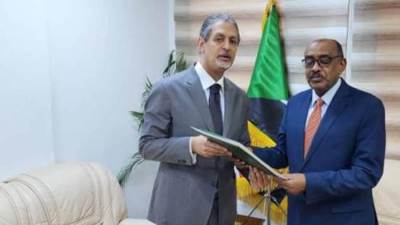 السفير هاني صلاح يقدم أوراق اعتماده سفيرًا لمصر إلى رئيس مجلس السيادة بالسودان