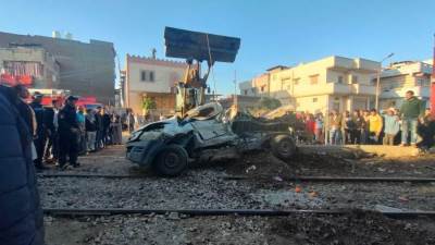 مصرع شخص وإصابة آخر فى حادث تصادم قطار بسيارة نقل بالبحيرة