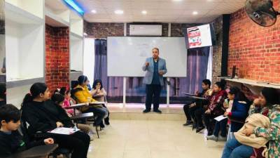 دورة تدريبية لطلاب المدارس حول التفكير التعليمي