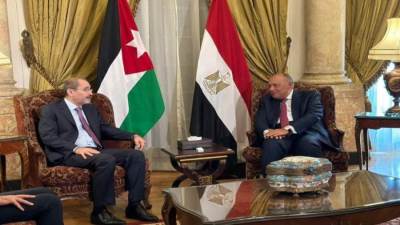 شكري ونظيره الأردني يبحثان العلاقات الثنائية والقضايا الإقليمية محل الاهتمام المشترك