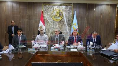 محافظ كفرالشيخ يناقش الخطة الاستثمارية