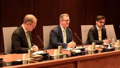 عيسى يلتقى المبعوث التجارى لرئيس الوزراء البريطانى