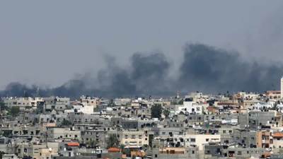 استشهاد فلسطيني وإصابة آخرين في قصف إسرائيلي استهدف مُستشفى شمال قطاع غزة