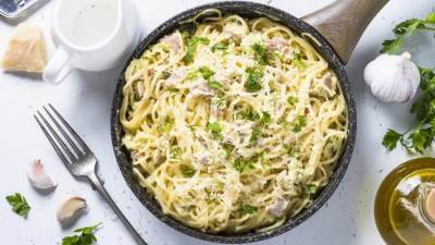 سهلة وعلى أد الإيد.. طريقة تحضير مكرونة تشيكن ألفريدو "إنفوجراف"