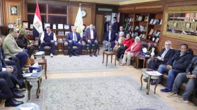 وزير الصحة يلتقي محافظ كفر الشيخ وعددًا من أعضاء مجلسي الشيوخ والنواب