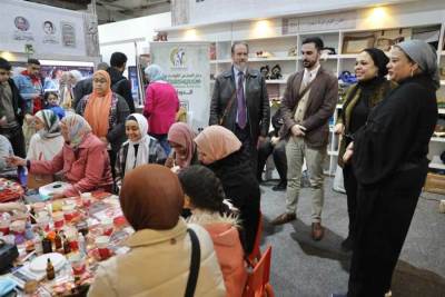 وفد مكتبة الكونجرس الأمريكي يشيد بجناح قومي المرأة بمعرض الكتاب