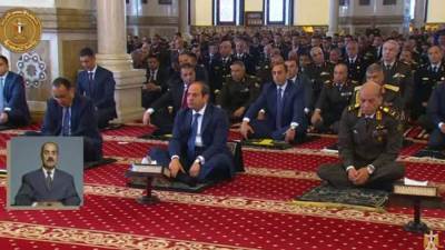 عاجل.. الرئيس السيسي يؤدي صلاة الجمعة بمسجد المشير بمناسبة يوم الشهيد (فيديو)