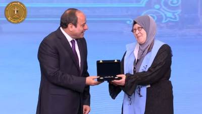 عاجل.. الرئيس السيسي يكرم عددا من الأمهات المثاليات في يوم المرأة المصرية