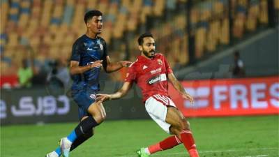 تعرف على معلقا مباراة القمة بين الأهلى والزمالك الليلة