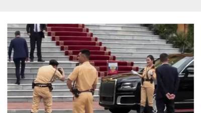 عاجل.. سيارة الرئيس بوتين الخارقة "تزمجر" تحت أشعة الشمس الحارقة