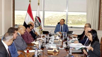 وزير قطاع الأعمال يلتقي ممثلي الاتحاد العام لنقابات عمال مصر بالشركات القابضة