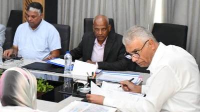 محافظ أسوان يستمع لمطالب 83 مواطنا ومواطنة خلال اللقاء الجماهيري الأسبوعي