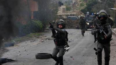 إصابة طفلين برصاص الاحتلال واعتقال مواطن خلال مواجهات في نابلس