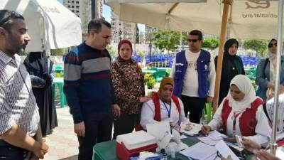 وكيل وزارة الصحة بالبحيرة يتفقد فعاليات الوحدةالمتنقلة لدعم صحة المرأة