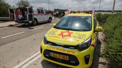 عاجل.. إصابة 6 أشخاص إثر سقوط صاروخ "حوثي" بمحيط مطار بن جوريون