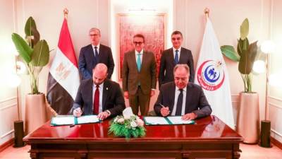 وزير الصحة يشهد توقيع بروتوكول تعاون مع شركة عالمية لدعم الصناعة المحلية