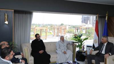 وفد الكنيسة الكاثوليكية يهنئ محافظ أسوان بمناسبة حلول عيد الأضحى