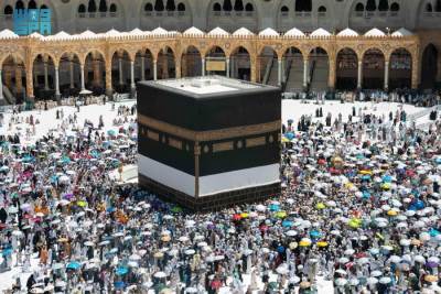 الحجاج المتعجلون يؤدون طواف الوداع