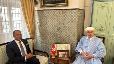 سفير مصر في تونس يلتقي مع سماحة مفتي الجمهورية التونسية