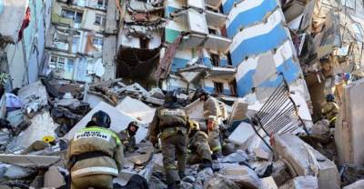 باكستان: ارتفاع حصيلة ضحايا انهيار مبنى سكني إلى 10 قتلى ومصابين