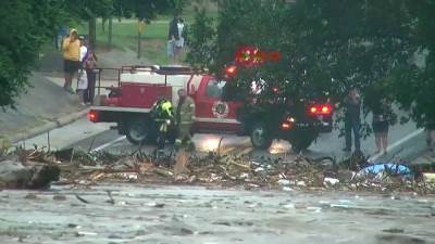 "أبوت" يلجأ إلى الله.. وإستمرار زيادة مياه فيضانات تكساس الكارثية