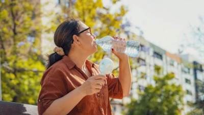 إزاي تحمي نفسك من ضربة الشمس والإجهاد الحراري أثناء ارتفاع درجات الحرارة؟