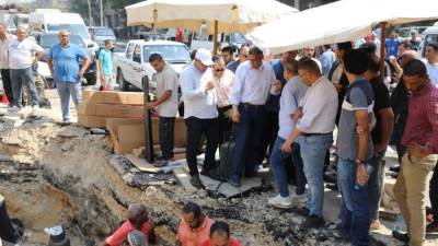 عاجل.. بالصور فرق الطوارئ تواصل إصلاح عطل محطة مياه جزيرة الذهب بالجيزة