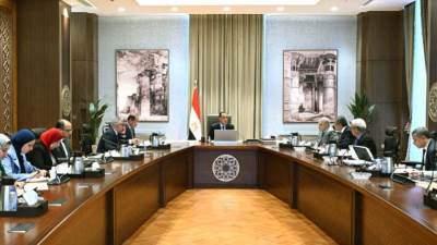 رئيس الوزراء يتابع جهود هيكلة الهيئات الاقتصادية 