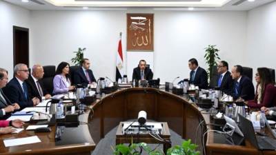 رئيس الوزراء يستعرض آليات تنفيذ مشروعات الكهرباء بالمدن الجديدة بمشاركة القطاع الخاص