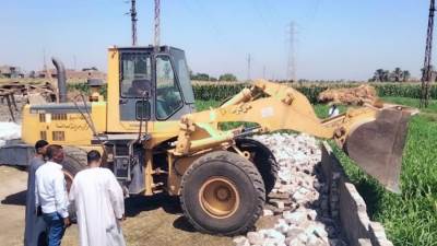 إزالة 36 حالة تعدي واسترداد 5 فدان أملاك دولة بأسيوط