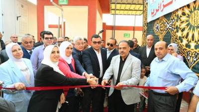 وزيرالإسكان ومحافظ الشرقية يفتتحان محطة صرف صحي بالزقازيق
