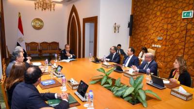 وزير الخارجية يجتمع مع قيادات وأعضاء قطاع الشئون متعددة الأطراف والامن الدولى