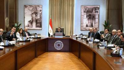 رئيس الوزراء يتابع تنفيذ الاشتراطات والضوابط الخاصة بالإعلانات على الطرق العامة