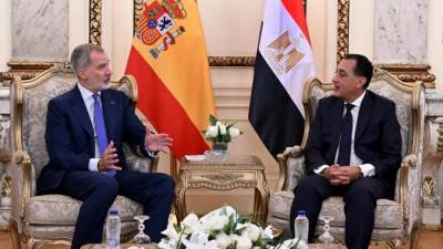 رئيس الوزراء يستقبل ملك إسبانيا بمقر الحكومة