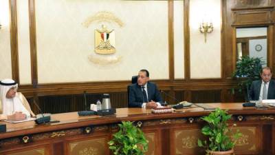رئيس الوزراء يناقش مع وزير الدولة السعودي حزمة استثمارات سعودية في مصر