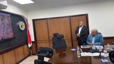 وزير الكهرباء يتفقد مرافق شركة القناة لتوزيع الكهرباء