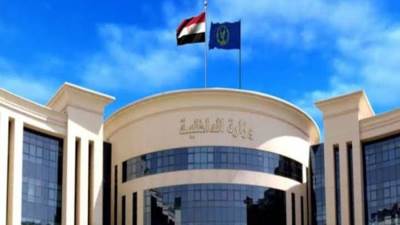 اتخاذ الإجراءات القانونيـة حيـال شخصين لقيامهما بغسـل 65 مليون جنيه