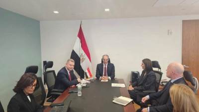 وزير الاتصالات يعقد مباحثات مع عدد من مسئولي الشركات العالمية لزيادة استثماراتها في مصر