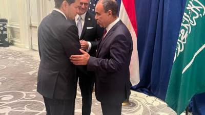 وزير الخارجية يلتقي بوزير الخارجية والقائم بأعمال مستشار الأمن القومي الأمريكي. 