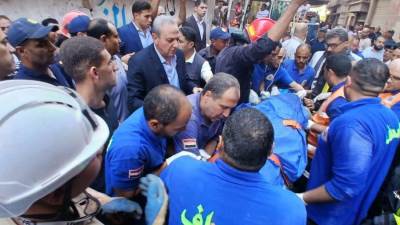 بالصور.. محافظ الغربية: الانتهاء من رفع أنقاض مصبغة المحلة وارتفاع  الوفيات إلى13