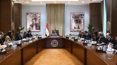 رئيس الوزراء يتابع جهود إعادة هيكلة وتطوير شركات الغزل والنسيج