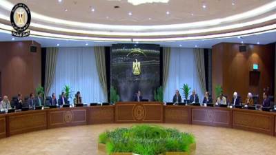 رئيس الوزراء يوجه بإسراع الخُطى للانتهاء من المشروعات المُتفق على طرحها
