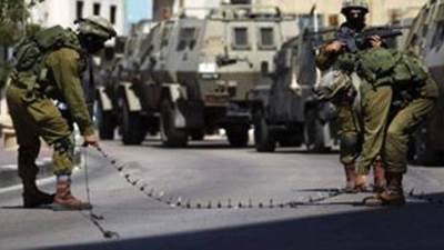 قوات الاحتلال الإسرائيلي تغلق مدخلي قريتي النبي صالح وسنجل أمام حركة الفلسطينيين