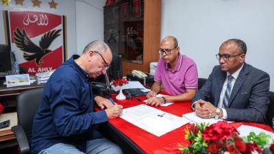 عاجل| أول صور لـ"الخطيب" وقائمته يودعون أوراق ترشحهم ويستعدون لمعركة الأهلي الانتخابية