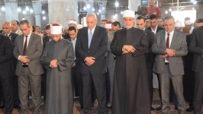 بالصور.. محافظ الغربية ووزير الأوقاف والمفتي ورئيس الوطنية للإعلام يؤدون صلاة الجمعة بالسيد البدوي