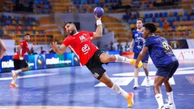 رجال يد الأهلي إلى نهائي إفريقيا بعد اكتساح فاب الكاميروني