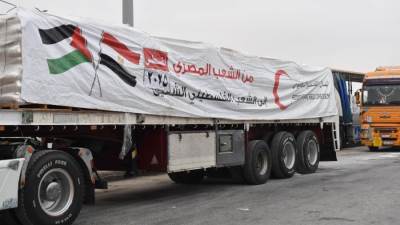 الهلال الأحمر المصري يطلق قافلة "زاد العزة" الـ56 تحمل نحو 8300 طن مساعدات للفلسطينيين