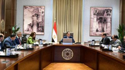 رئيس الوزراء يتابع عددا من الملفات المشتركة بين "التنمية المحلية" و"المالية"