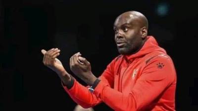 ديفيد ديفيز تابع مباراة الزمالك وسموحة من المدرجات في نصف نهائي سوبر اليد