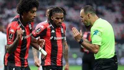 "شلة منعم" تعاني.. نيس "شارب المر" في فرنسا وأوروبا